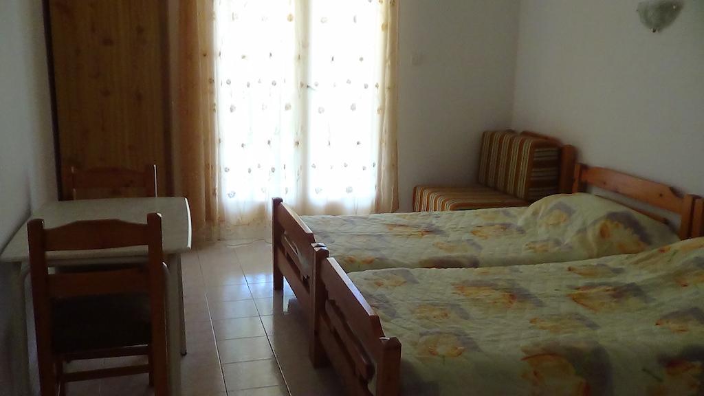 Mouroukis Rooms Loutra Edipsou  Zimmer foto
